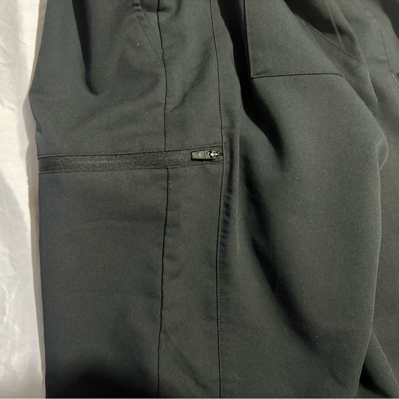 Fabletics Scrub Set - Picture 5 of 6